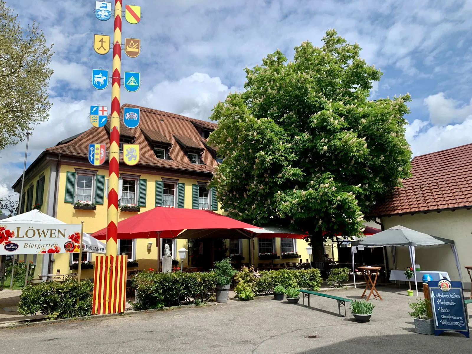 The Löwen with its maypole and the large chestnut tree