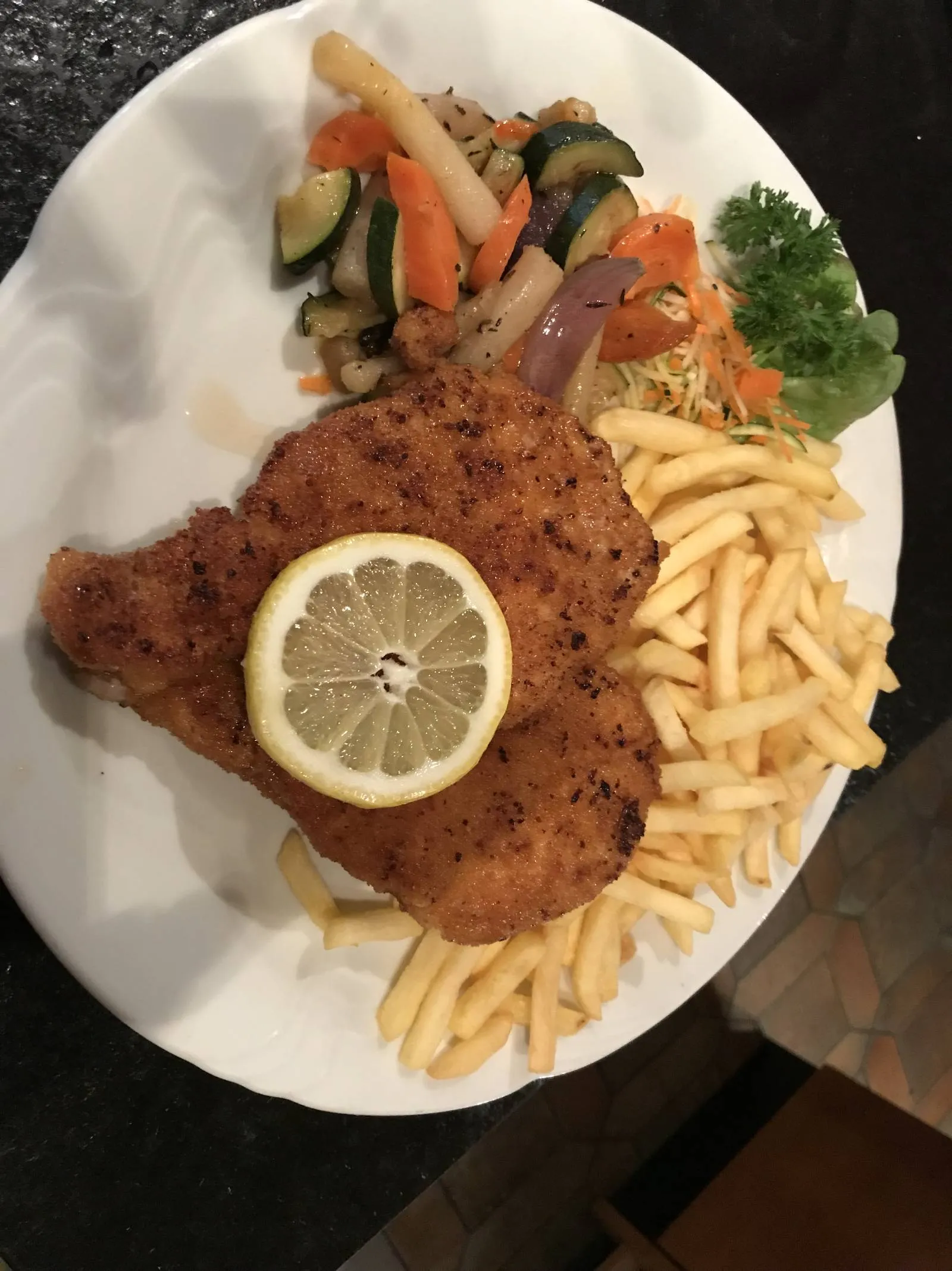 Schweineschnitzel mit Pommes